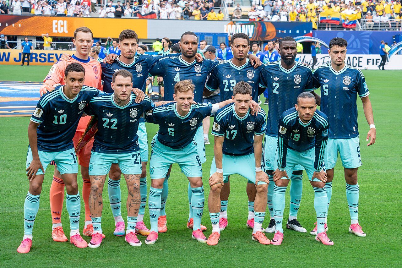 VAR 回放规则科普｜VAR 机制：哪些情况会回看、主裁场边复核与越位毫米争议如何处理 - 华体会网页版登录入口 观察